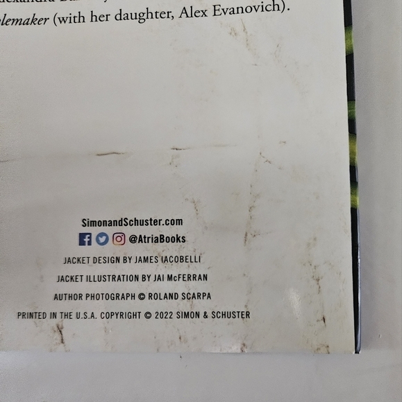 Janet Evanovich. The Recovery Agent. Atria  2022 Home Accents Cofffe TableBooks - Picture 11 of 14